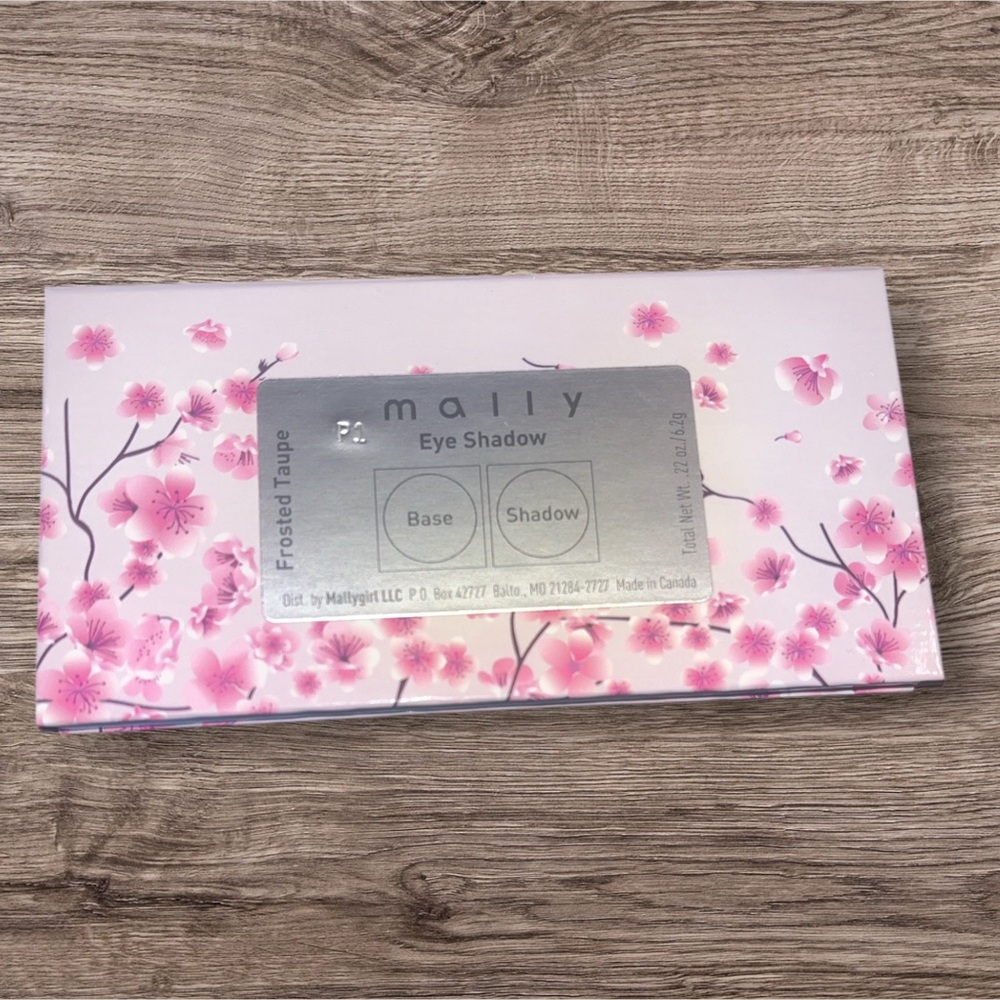 Mally Frosted Taupe Eye Shadow Pallet - Picture 3 of 3